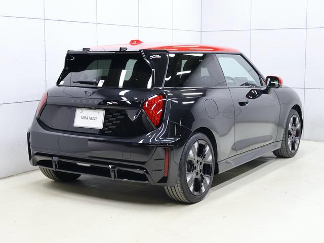 MINI JCW E ジョン・クーパー・ワークス・トリム 認定中古車/ナビ/アップルカープレイ/アンドロイドオート/ACC/ETC/電動シート/シートヒーター/ステアリングヒーター/ハーマンカードンスピーカー/18AW/全周囲カメラ/衝突軽減ブレーキ(9枚目)