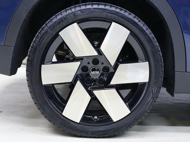 MINI カントリーマンC フェイバリット・トリム 認定中古車/Mパッケージ/ナビ/アップルカープレイ/電動シート/シートヒーター/ステアリングヒーター/ハーマンカードンスピーカー/全周囲カメラ/ACC/ETC/20AW/衝突軽減ブレーキ(4枚目)