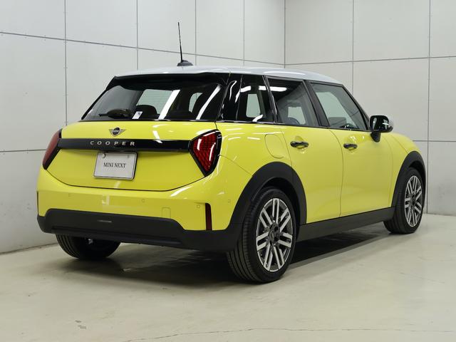 ＭＩＮＩ クーパーＣ　クラシック・トリム　認定中古車／クラシックトリム／ナビ／アップルカープレイ／アンドロイドオート／１７ＡＷ／ＡＣＣ／ＥＴＣ／シートヒーター／ステアリングヒーター／ＬＥＤヘッドライト／Ｂカメラ／前後センサー衝突軽減ブレーキ（2枚目）