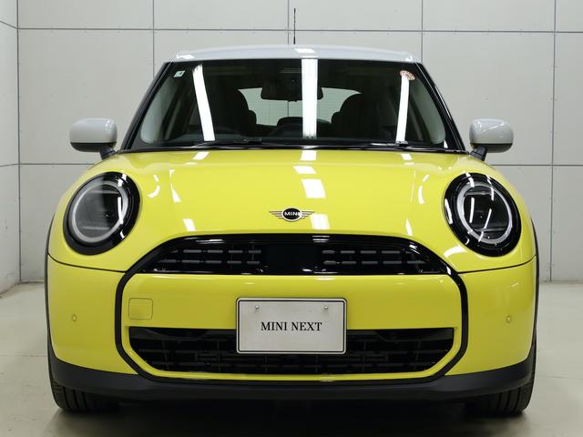 ＭＩＮＩ クーパーＣ　クラシック・トリム　認定中古車／クラシックトリム／ナビ／アップルカープレイ／アンドロイドオート／１７ＡＷ／ＡＣＣ／ＥＴＣ／シートヒーター／ステアリングヒーター／ＬＥＤヘッドライト／Ｂカメラ／前後センサー衝突軽減ブレーキ（5枚目）
