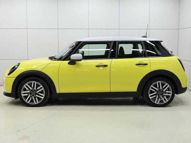 ＭＩＮＩ クーパーＣ　クラシック・トリム　認定中古車／クラシックトリム／ナビ／アップルカープレイ／アンドロイドオート／１７ＡＷ／ＡＣＣ／ＥＴＣ／シートヒーター／ステアリングヒーター／ＬＥＤヘッドライト／Ｂカメラ／前後センサー衝突軽減ブレーキ（7枚目）