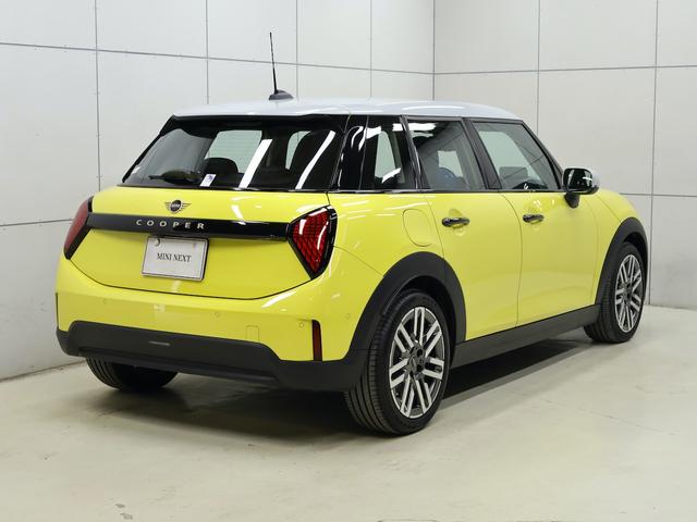 ＭＩＮＩ クーパーＣ　クラシック・トリム　認定中古車／クラシックトリム／ナビ／アップルカープレイ／アンドロイドオート／１７ＡＷ／ＡＣＣ／ＥＴＣ／シートヒーター／ステアリングヒーター／ＬＥＤヘッドライト／Ｂカメラ／前後センサー衝突軽減ブレーキ（9枚目）