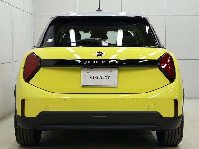 ＭＩＮＩ クーパーＣ　クラシック・トリム　認定中古車／クラシックトリム／ナビ／アップルカープレイ／アンドロイドオート／１７ＡＷ／ＡＣＣ／ＥＴＣ／シートヒーター／ステアリングヒーター／ＬＥＤヘッドライト／Ｂカメラ／前後センサー衝突軽減ブレーキ（10枚目）