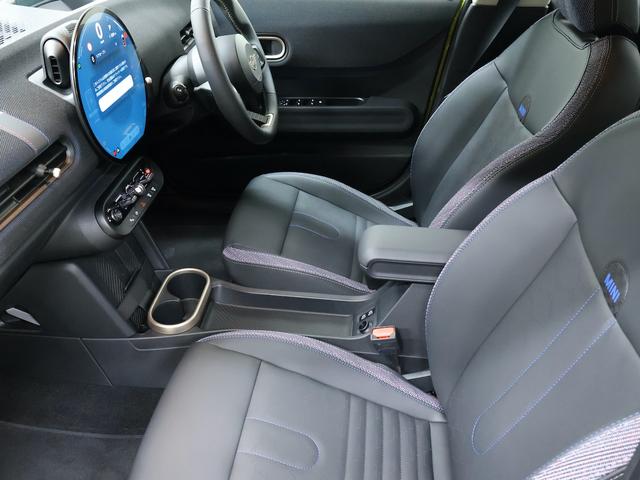 ＭＩＮＩ クーパーＣ　クラシック・トリム　認定中古車／クラシックトリム／ナビ／アップルカープレイ／アンドロイドオート／１７ＡＷ／ＡＣＣ／ＥＴＣ／シートヒーター／ステアリングヒーター／ＬＥＤヘッドライト／Ｂカメラ／前後センサー衝突軽減ブレーキ（12枚目）