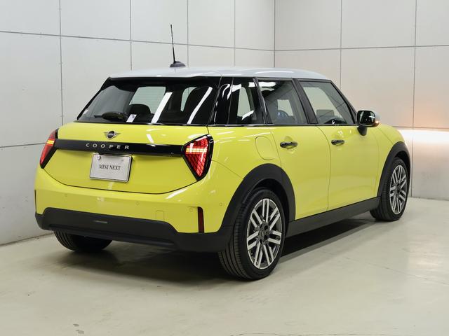 ＭＩＮＩ クーパーＣ　クラシック・トリム　認定中古車／クラシックトリム／ナビ／アップルカープレイ／アンドロイドオート／１７ＡＷ／ＡＣＣ／ＥＴＣ／シートヒーター／ステアリングヒーター／ＬＥＤヘッドライト／Ｂカメラ／前後センサー衝突軽減ブレーキ（29枚目）