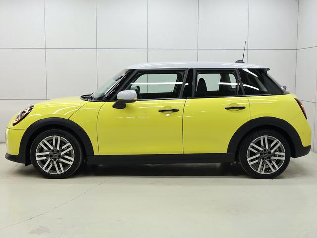 ＭＩＮＩ クーパーＣ　クラシック・トリム　認定中古車／クラシックトリム／ナビ／アップルカープレイ／アンドロイドオート／１７ＡＷ／ＡＣＣ／ＥＴＣ／シートヒーター／ステアリングヒーター／ＬＥＤヘッドライト／Ｂカメラ／前後センサー衝突軽減ブレーキ（33枚目）