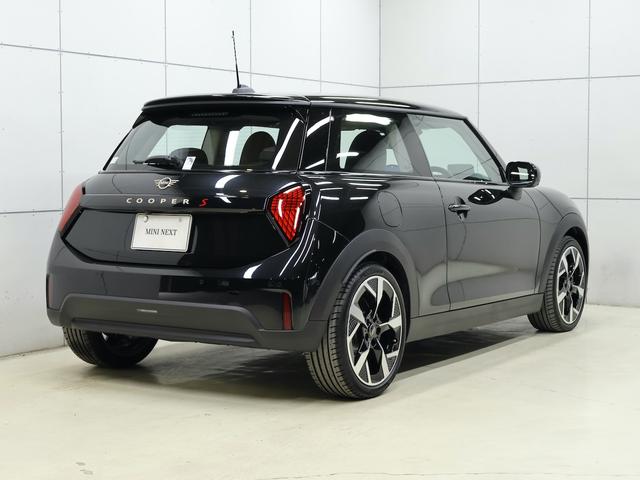 MINI クーパーS クラシック・トリム 認定中古車/ナビ/アップルカープレイ/アンドロイドオート/ACC/ETC/18AW/全周囲カメラ/前後センサー/LEDヘッドライト/シートヒーター/ステアリングヒーター/衝突軽減ブレーキ(2枚目)