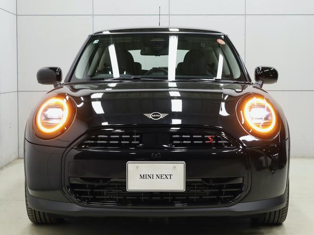 MINI クーパーS クラシック・トリム 認定中古車/ナビ/アップルカープレイ/アンドロイドオート/ACC/ETC/18AW/全周囲カメラ/前後センサー/LEDヘッドライト/シートヒーター/ステアリングヒーター/衝突軽減ブレーキ(24枚目)