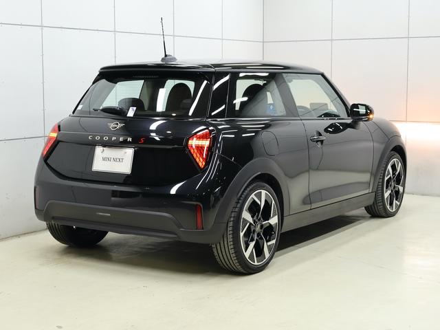 MINI クーパーS クラシック・トリム 認定中古車/ナビ/アップルカープレイ/アンドロイドオート/ACC/ETC/18AW/全周囲カメラ/前後センサー/LEDヘッドライト/シートヒーター/ステアリングヒーター/衝突軽減ブレーキ(29枚目)