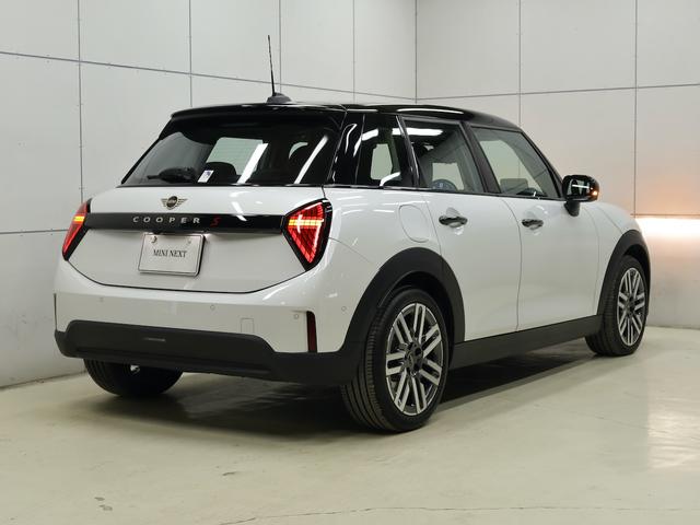 MINI クーパーS クラシック・トリム 認定中古車/ナビ/アップルカープレイ/アンドロイドオート/ACC/ETC/17AW/全周囲カメラ/シートヒーター/ステアリングヒーター/LEDヘッドライト/衝突軽減ブレーキ(30枚目)