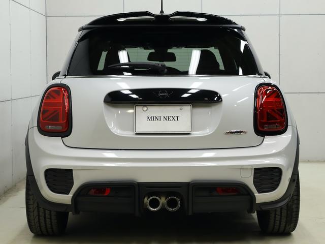 ＭＩＮＩ ジョンクーパーワークス　認定中古車／ナビ／ハーマンカードンスピーカー／ピアノブラックエクステリア／ヘッドアップディスプレイ／ＡＣＣ／ＥＴＣ／１７ＡＷ／リアセンサー／ＬＥＤヘッドライト／パドルシフト／衝突軽減ブレーキ（10枚目）