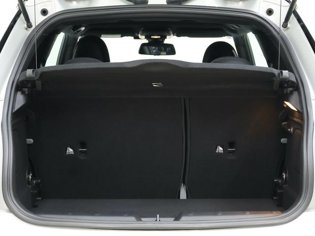 ＭＩＮＩ ジョンクーパーワークス　認定中古車／ナビ／ハーマンカードンスピーカー／ピアノブラックエクステリア／ヘッドアップディスプレイ／ＡＣＣ／ＥＴＣ／１７ＡＷ／リアセンサー／ＬＥＤヘッドライト／パドルシフト／衝突軽減ブレーキ（11枚目）