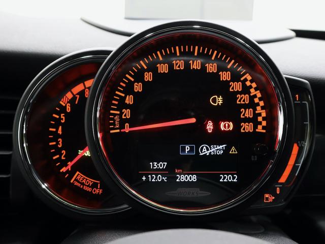 ＭＩＮＩ ジョンクーパーワークス　認定中古車／ナビ／ハーマンカードンスピーカー／ピアノブラックエクステリア／ヘッドアップディスプレイ／ＡＣＣ／ＥＴＣ／１７ＡＷ／リアセンサー／ＬＥＤヘッドライト／パドルシフト／衝突軽減ブレーキ（16枚目）