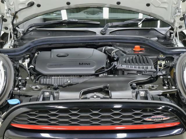 ＭＩＮＩ ジョンクーパーワークス　認定中古車／ナビ／ハーマンカードンスピーカー／ピアノブラックエクステリア／ヘッドアップディスプレイ／ＡＣＣ／ＥＴＣ／１７ＡＷ／リアセンサー／ＬＥＤヘッドライト／パドルシフト／衝突軽減ブレーキ（23枚目）