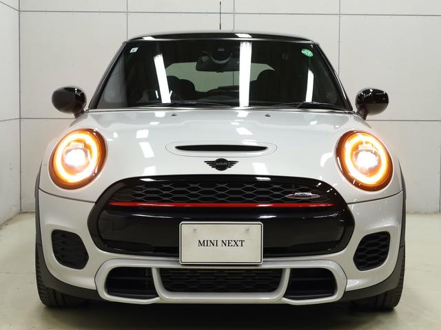 ＭＩＮＩ ジョンクーパーワークス　認定中古車／ナビ／ハーマンカードンスピーカー／ピアノブラックエクステリア／ヘッドアップディスプレイ／ＡＣＣ／ＥＴＣ／１７ＡＷ／リアセンサー／ＬＥＤヘッドライト／パドルシフト／衝突軽減ブレーキ（24枚目）