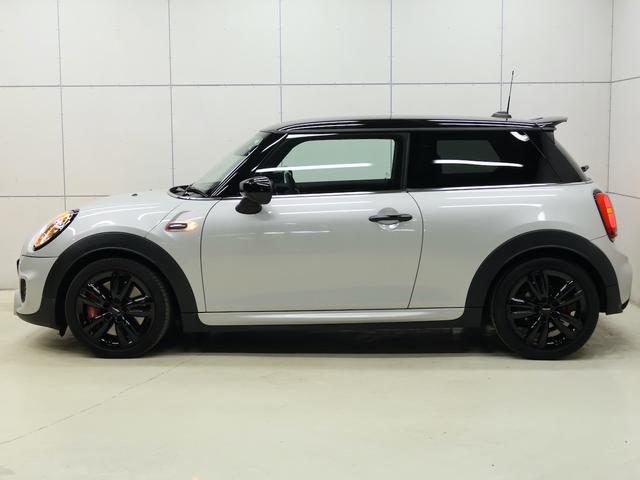 ＭＩＮＩ ジョンクーパーワークス　認定中古車／ナビ／ハーマンカードンスピーカー／ピアノブラックエクステリア／ヘッドアップディスプレイ／ＡＣＣ／ＥＴＣ／１７ＡＷ／リアセンサー／ＬＥＤヘッドライト／パドルシフト／衝突軽減ブレーキ（33枚目）