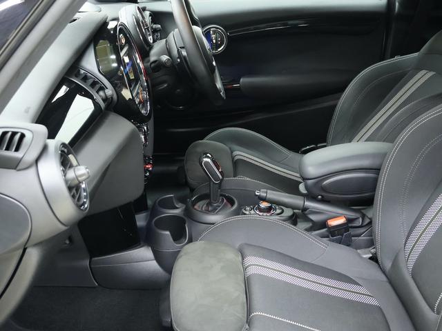 ＭＩＮＩ ジョンクーパーワークス　認定中古車／ナビ／ハーマンカードンスピーカー／ピアノブラックエクステリア／ヘッドアップディスプレイ／ＡＣＣ／ＥＴＣ／１７ＡＷ／リアセンサー／ＬＥＤヘッドライト／パドルシフト／衝突軽減ブレーキ（40枚目）