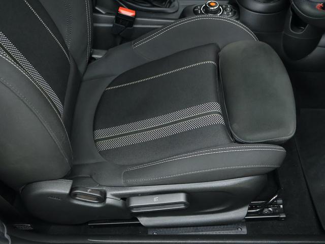ＭＩＮＩ ジョンクーパーワークス　認定中古車／ナビ／ハーマンカードンスピーカー／ピアノブラックエクステリア／ヘッドアップディスプレイ／ＡＣＣ／ＥＴＣ／１７ＡＷ／リアセンサー／ＬＥＤヘッドライト／パドルシフト／衝突軽減ブレーキ（41枚目）