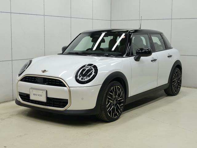 ＭＩＮＩ クーパーＣ　フェイバリット・トリム　認定中古車／ナビ／アップルカープレイ／アンドロイドオート／１８ＡＷ／ＡＣＣ／ＥＴＣ／ＬＥＤヘッドライト／バックカメラ／前後センサー／シートヒーター／ステアリングヒーター／衝突軽減ブレーキ（6枚目）