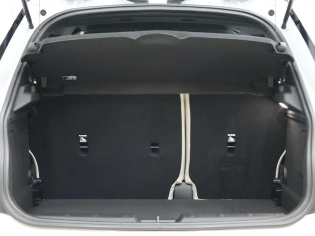 ＭＩＮＩ クーパーＣ　フェイバリット・トリム　認定中古車／ナビ／アップルカープレイ／アンドロイドオート／１８ＡＷ／ＡＣＣ／ＥＴＣ／ＬＥＤヘッドライト／バックカメラ／前後センサー／シートヒーター／ステアリングヒーター／衝突軽減ブレーキ（11枚目）