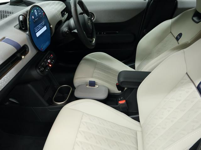 ＭＩＮＩ クーパーＣ　フェイバリット・トリム　認定中古車／ナビ／アップルカープレイ／アンドロイドオート／１８ＡＷ／ＡＣＣ／ＥＴＣ／ＬＥＤヘッドライト／バックカメラ／前後センサー／シートヒーター／ステアリングヒーター／衝突軽減ブレーキ（12枚目）