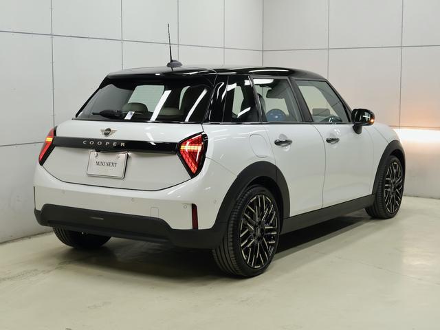 ＭＩＮＩ クーパーＣ　フェイバリット・トリム　認定中古車／ナビ／アップルカープレイ／アンドロイドオート／１８ＡＷ／ＡＣＣ／ＥＴＣ／ＬＥＤヘッドライト／バックカメラ／前後センサー／シートヒーター／ステアリングヒーター／衝突軽減ブレーキ（29枚目）