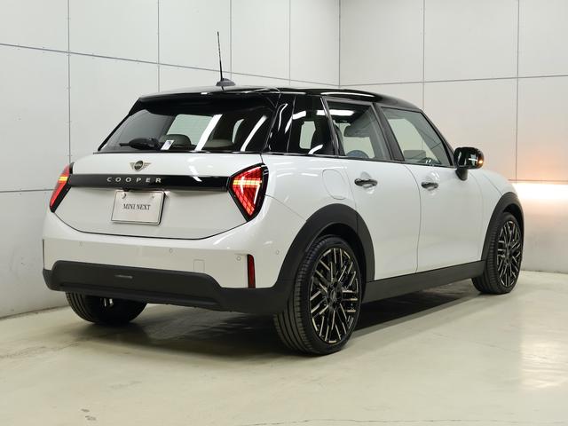 ＭＩＮＩ クーパーＣ　フェイバリット・トリム　認定中古車／ナビ／アップルカープレイ／アンドロイドオート／１８ＡＷ／ＡＣＣ／ＥＴＣ／ＬＥＤヘッドライト／バックカメラ／前後センサー／シートヒーター／ステアリングヒーター／衝突軽減ブレーキ（30枚目）