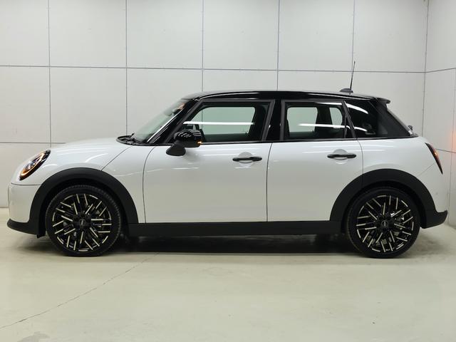 ＭＩＮＩ クーパーＣ　フェイバリット・トリム　認定中古車／ナビ／アップルカープレイ／アンドロイドオート／１８ＡＷ／ＡＣＣ／ＥＴＣ／ＬＥＤヘッドライト／バックカメラ／前後センサー／シートヒーター／ステアリングヒーター／衝突軽減ブレーキ（33枚目）