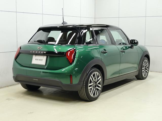 ＭＩＮＩ クーパーＣ　クラシック・トリム　認定中古車／ナビ／アップルカープレイ／アンドロイドオート／ＡＣＣ／ＥＴＣ／シートヒーター／ステアリングヒーター／ＬＥＤヘッドライト／バックカメラ／前後センサー／衝突軽減ブレーキ（9枚目）