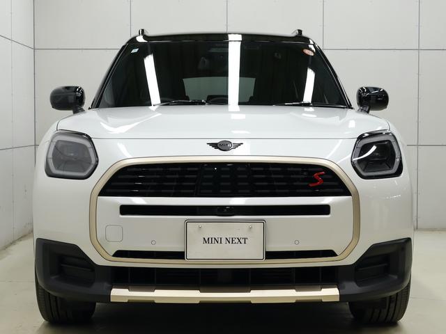 �ȉ~�ł͂Ȃ��p�΂����f�U�C���̃w�b�h���C�g���J���g���[�}���ƕ�����悤�ɂȂ��Ă���܂��B