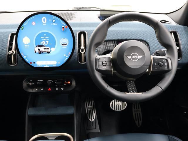 �^�]�ɕK�v�ȏ��̓w�b�h�A�b�v�f�B�X�v���C�A�����f�B�X�v���C����^�b�`�p�l���ő��삵�܂��B