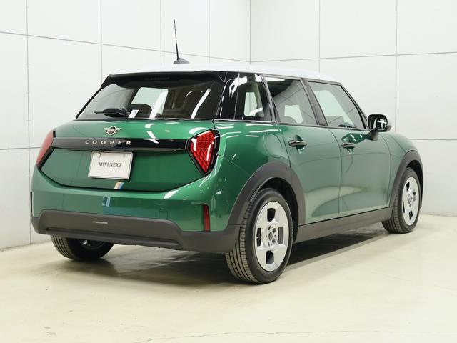 ＭＩＮＩ クーパーＣ　クラシック・トリム　認定中古車／クラシックトリム／ナビ／アップルカープレイ／アンドロイドオート／ＡＣＣ／ＥＴＣ／シートヒーター／ステアリングヒーター／ＬＥＤヘッドライト／バックカメラ／前後センサー／衝突軽減ブレーキ（2枚目）