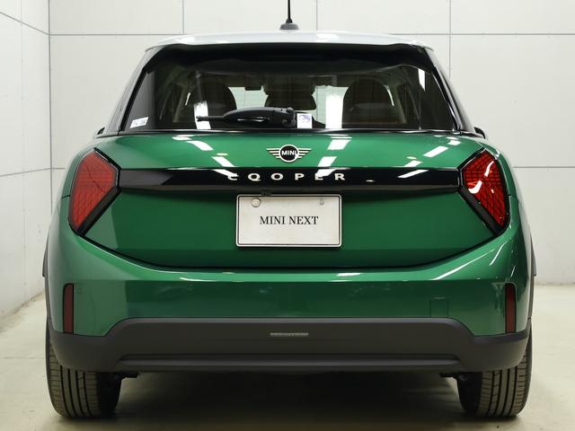 ＭＩＮＩ クーパーＣ　クラシック・トリム　認定中古車／クラシックトリム／ナビ／アップルカープレイ／アンドロイドオート／ＡＣＣ／ＥＴＣ／シートヒーター／ステアリングヒーター／ＬＥＤヘッドライト／バックカメラ／前後センサー／衝突軽減ブレーキ（10枚目）
