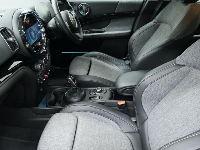 ＭＩＮＩ クーパーＤ　クロスオーバー　クラシック・トリム　認定中古車／ナビ／ＡＣＣ／ＥＴＣ／ＬＥＤヘッドライト／バックカメラ／前後センサー／電動テールゲート／シートヒーター／ドライビングモード／アンビエントライト／衝突軽減ブレーキ（12枚目）