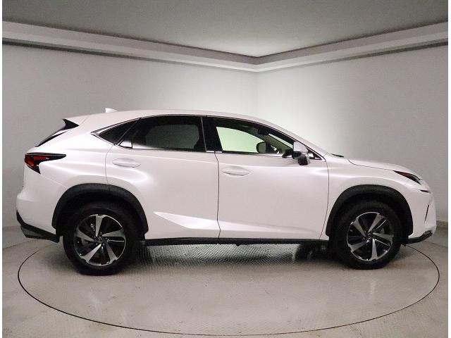 ｎｘ ｎｘ３００ ｉパッケージ １８インチアルミホイール 認定中古車ｃｐｏ Carsmeet Web 自動車情報サイト Le Volant Carsmeet Web ル ボラン カーズミート ウェブ