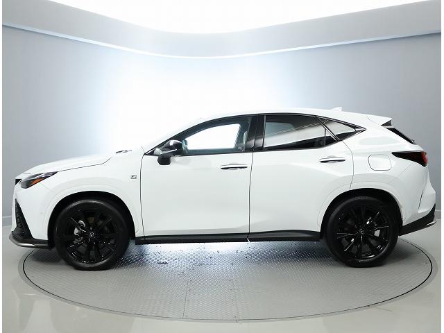 NX NX350h Fスポーツ NX350hFSPORT/ボディーカラー/ホワイトノーヴァガラスフレーク/内装/”FSPORT専用本革/”FSPORT専用ホワイト/ダークスピンアルミ/デジタルインナーミラー(4枚目)