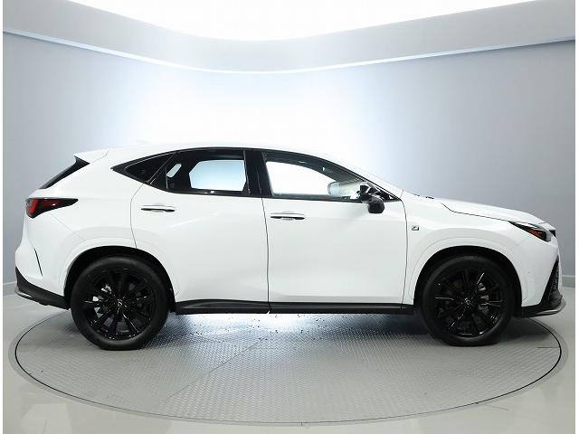 NX NX350h Fスポーツ NX350hFSPORT/ボディーカラー/ホワイトノーヴァガラスフレーク/内装/”FSPORT専用本革/”FSPORT専用ホワイト/ダークスピンアルミ/デジタルインナーミラー(5枚目)
