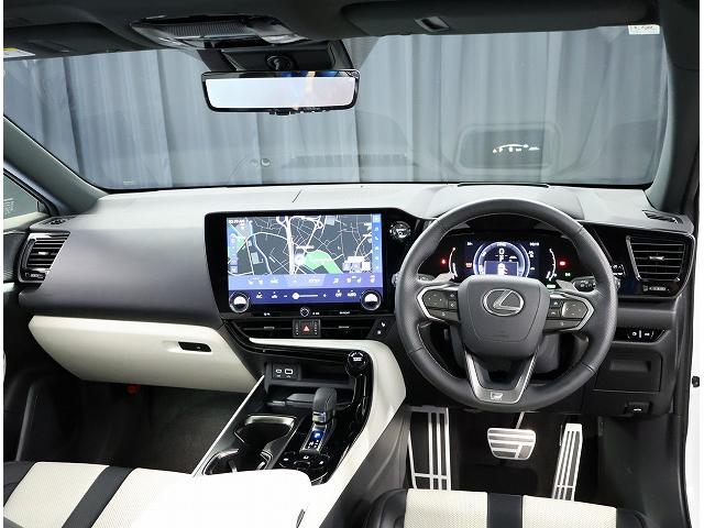 NX NX350h Fスポーツ NX350hFSPORT/ボディーカラー/ホワイトノーヴァガラスフレーク/内装/”FSPORT専用本革/”FSPORT専用ホワイト/ダークスピンアルミ/デジタルインナーミラー(10枚目)