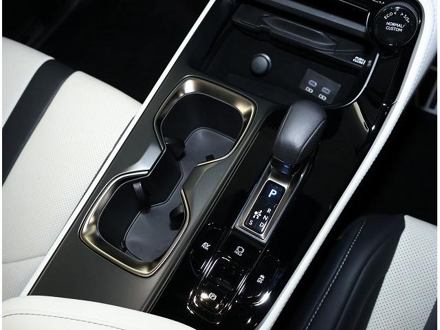 NX NX350h Fスポーツ NX350hFSPORT/ボディーカラー/ホワイトノーヴァガラスフレーク/内装/”FSPORT専用本革/”FSPORT専用ホワイト/ダークスピンアルミ/デジタルインナーミラー(11枚目)