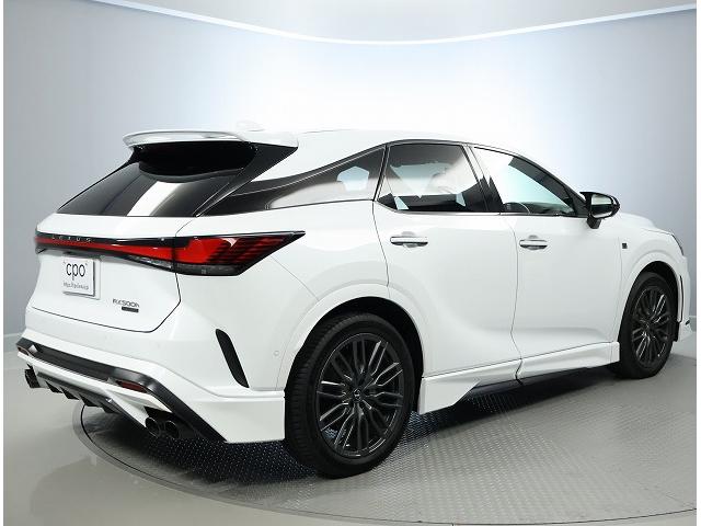 RX RX500h Fスポーツパフォーマンス Fスポーツパフォーマンス(5名)/ボディーカラー/ホワイトノーヴァガラスフレーク/”FSPORT専用本革/ブラック/ダークスピンアルミ(スピン加工/ダークシルバー(4枚目)