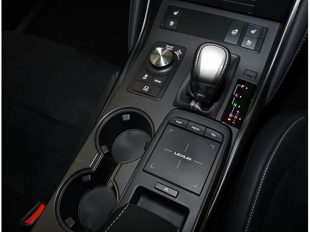 オーナー様専用の「オーナーズラウンジ」がございます。落ち着いた空間で点検の待ち時間やご休憩などにご利用くださいませ。