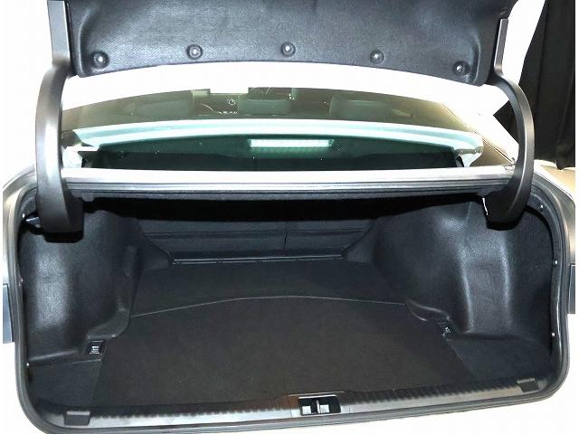 オーナー様専用の「オーナーズラウンジ」がございます。落ち着いた空間で点検の待ち時間やご休憩などにご利用くださいませ。