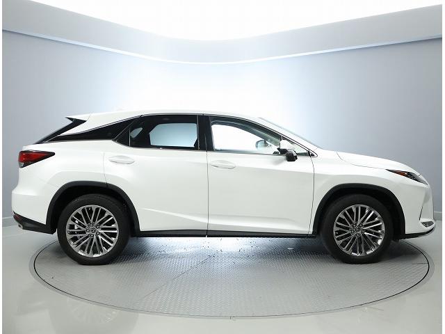 ＲＸ ＲＸ３００　バージョンＬ　”ＶｅｒｓｉｏｎＬ”ボディーカラー／ソニッククオーツ／内装／セミアニリン本革／ノーブルブラウン／ウォールナット／三眼フルＬＥＤヘッドランプ（6枚目）