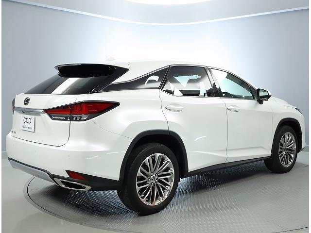 ＲＸ ＲＸ３００　バージョンＬ　”ＶｅｒｓｉｏｎＬ”ボディーカラー／ソニッククオーツ／内装／セミアニリン本革／ノーブルブラウン／ウォールナット／三眼フルＬＥＤヘッドランプ（7枚目）