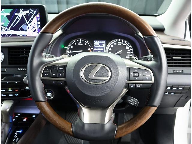 ＲＸ ＲＸ３００　バージョンＬ　”ＶｅｒｓｉｏｎＬ”ボディーカラー／ソニッククオーツ／内装／セミアニリン本革／ノーブルブラウン／ウォールナット／三眼フルＬＥＤヘッドランプ（9枚目）