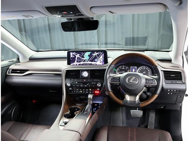 ＲＸ ＲＸ３００　バージョンＬ　”ＶｅｒｓｉｏｎＬ”ボディーカラー／ソニッククオーツ／内装／セミアニリン本革／ノーブルブラウン／ウォールナット／三眼フルＬＥＤヘッドランプ（10枚目）