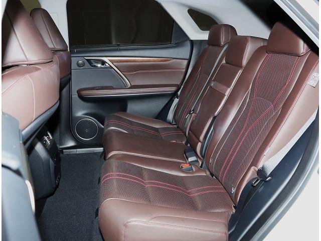 ＲＸ ＲＸ３００　バージョンＬ　”ＶｅｒｓｉｏｎＬ”ボディーカラー／ソニッククオーツ／内装／セミアニリン本革／ノーブルブラウン／ウォールナット／三眼フルＬＥＤヘッドランプ（16枚目）