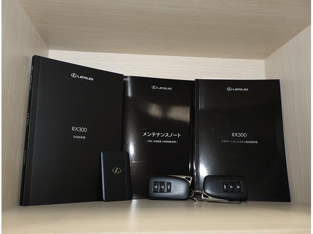 ＲＸ ＲＸ３００　バージョンＬ　”ＶｅｒｓｉｏｎＬ”ボディーカラー／ソニッククオーツ／内装／セミアニリン本革／ノーブルブラウン／ウォールナット／三眼フルＬＥＤヘッドランプ（21枚目）