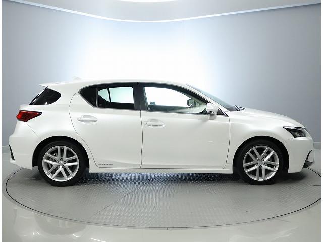 CT CT200h バージョンC 17インチアルミホイール プリクラッシュセーフティーシステム バックモニター スペアタイヤ 本革ステアリング ハンドルヒーター シートヒーター(6枚目)