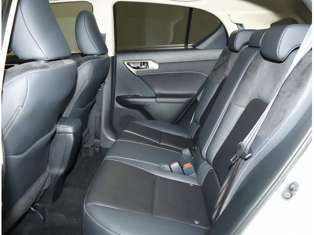 CT CT200h バージョンC 17インチアルミホイール プリクラッシュセーフティーシステム バックモニター スペアタイヤ 本革ステアリング ハンドルヒーター シートヒーター(10枚目)